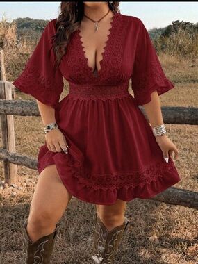 SHEIN Women’s Scalloped Lace V-Neck Mini Dress in Wine 16/2X